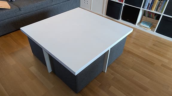 Soffbord med inbyggda sittpuffar (Boxy)