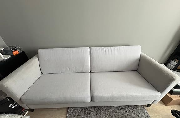 Ljusgrå soffa från Mio