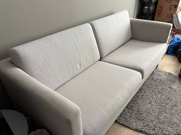 Ljusgrå soffa från Mio