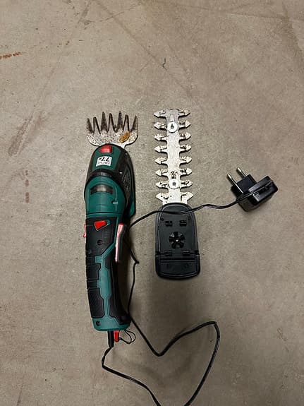 gräs- och busksax med batteri