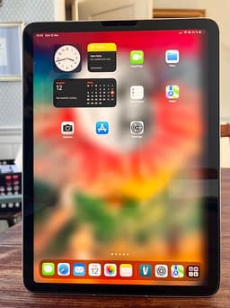 iPad Air 5 (2022) – Rosa (WiFi + Cellular) + tillbehör