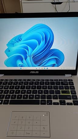 Snygg & smidig ASUS Vivobook 14" – Perfekt för studier