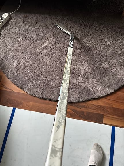 CCM Trigger 9 PRO vit ishockeyklubba 40 flex P29