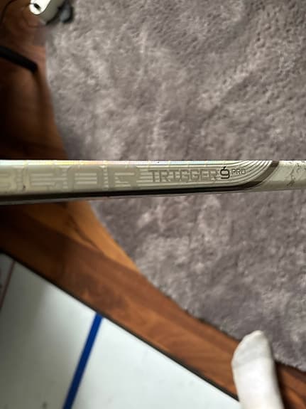 CCM Trigger 9 PRO vit ishockeyklubba 40 flex P29