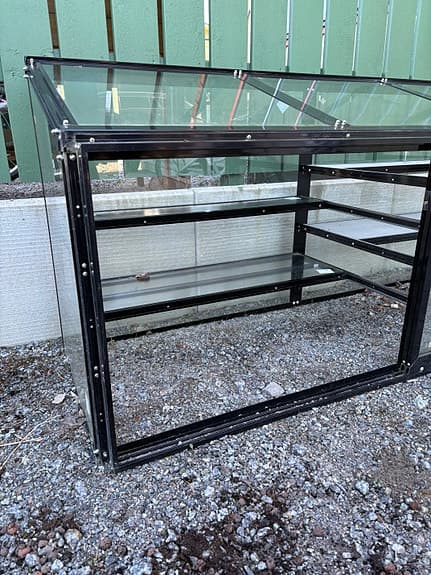 Minväxthus i aluminium och säkerhetsglas med dubbla skjutdörrar