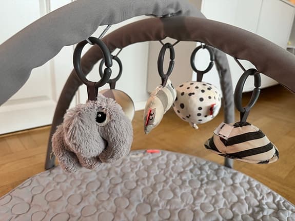 Done by Deer babygym grå