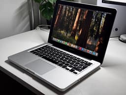 Uppgraderad MacBook Pro 13" - 16GB RAM / 500GB SSD - macOS Sequoia & Office