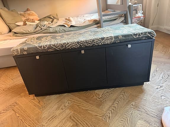 Sittbänk med förvaring och dyna