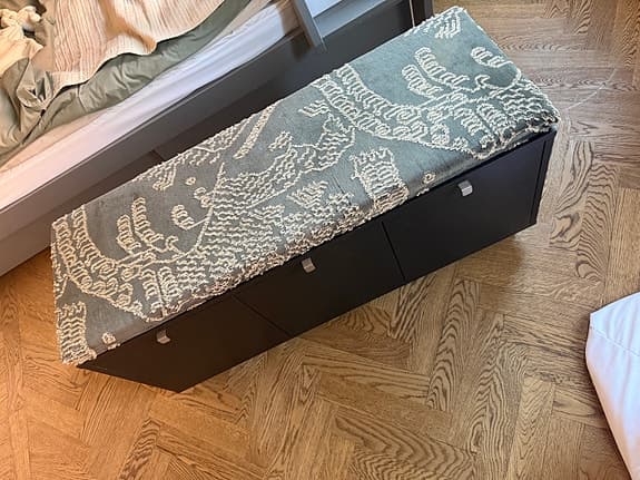 Sittbänk med förvaring och dyna