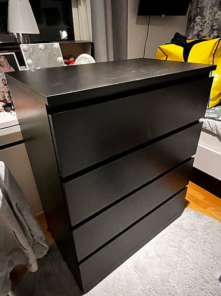 Malm byrå + sängbord i massivit trä