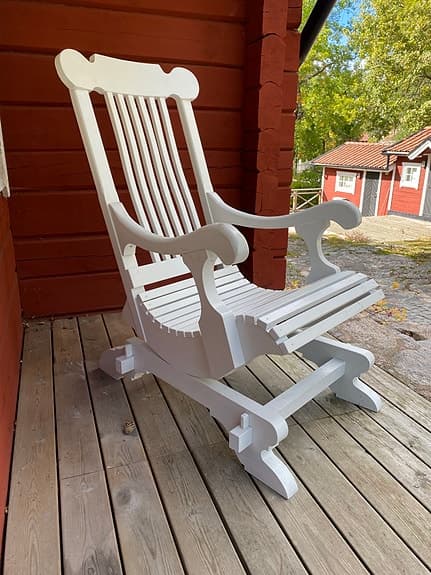 Fåtölj gungstol vit trä