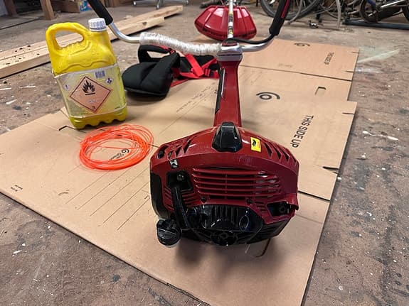 Bensindriven Röjsåg/grästrimmer 1,3 KW  45 cm