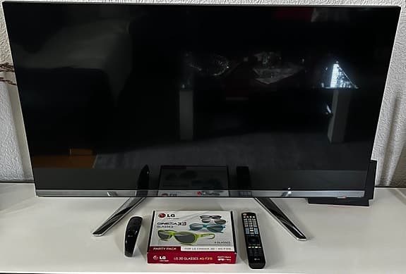 LG 47-tums 3D LED-TV med Magic Remote och 6 par glasögon