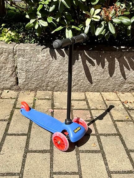 Skills trehjulig sparkcykel blå röd