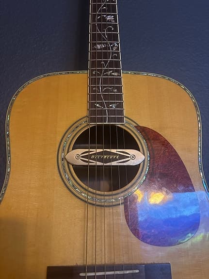 CORT 50 års jubileums gitarr! Som byggdes för att efterlikna D-45