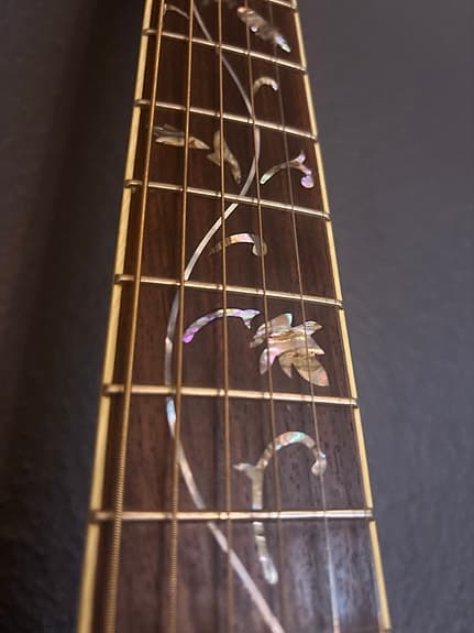 CORT 50 års jubileums gitarr! Som byggdes för att efterlikna D-45