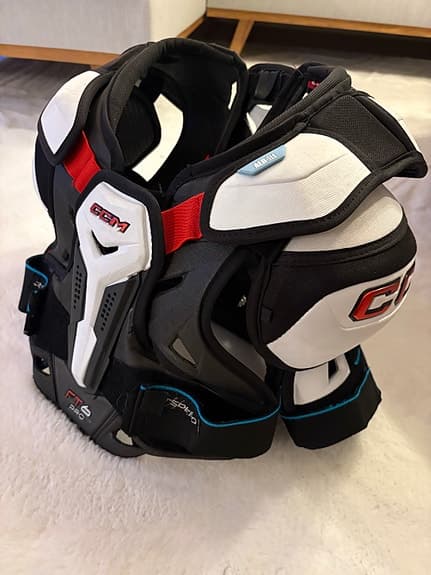 CCM axelskydd FT6 PRO jr Large