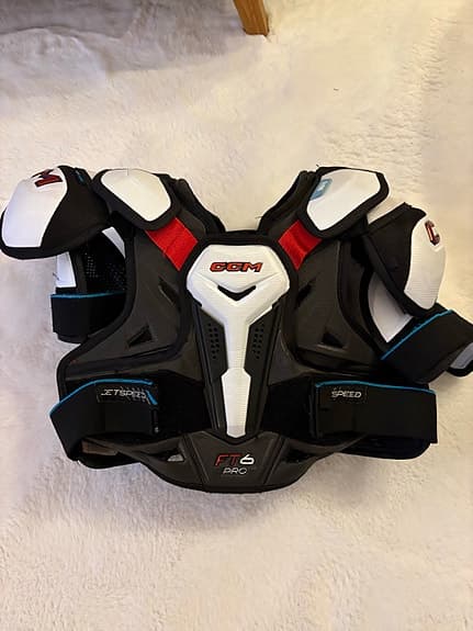 CCM axelskydd FT6 PRO jr Large