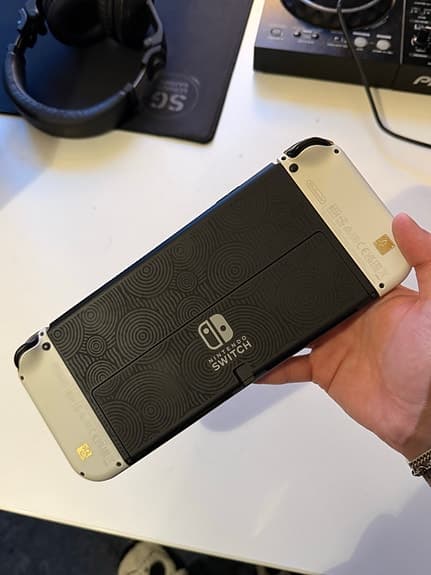 Nintendo Switch OLED konsol The Legend of Zelda Tears of the Kingdom edition