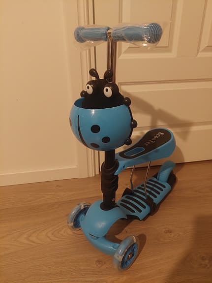 3-i-1 Scooter med säte och förvaring