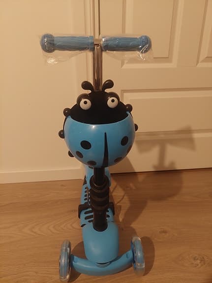 3-i-1 Scooter med säte och förvaring