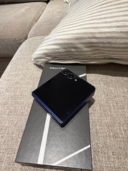 Samsung Galaxy Z Flip7 Navy blue 256gb och glaxy wach 8
