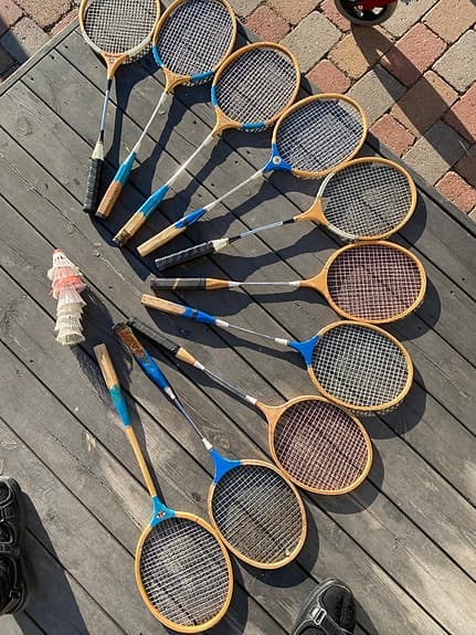 Vintage 10 st. Badmintonracket och några bollar