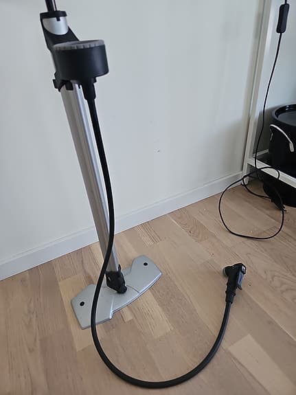 Cykelpump med fotplatta och tryckmätare