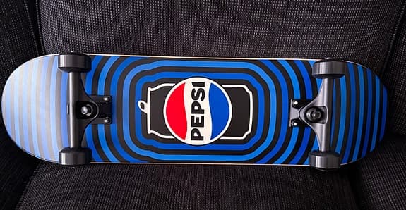Pepsi skateboard blå sommar