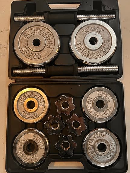 Chromed hantelset med viktskivor i väska