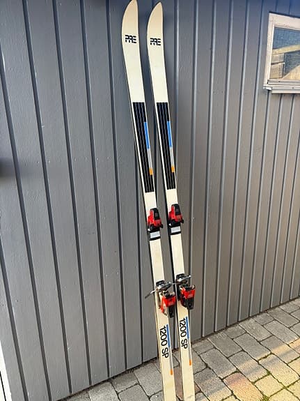 PRE 1200 SP 195 cm Tyrolia 380 bindningar