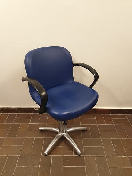 2 st. FRISÖRSTOLAR inkl. 2 st. CAPES