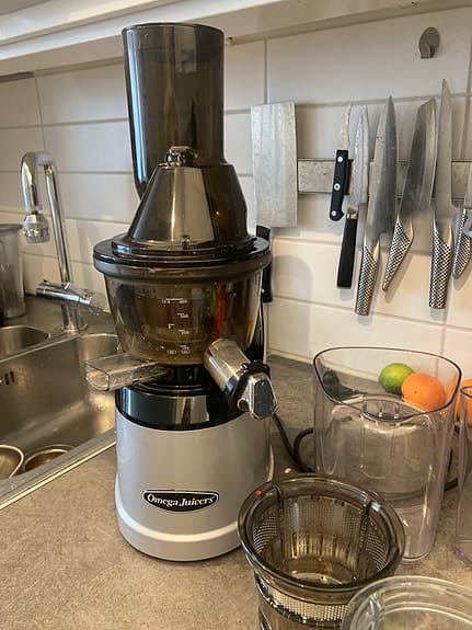 Omega juicepress med tillbehör
