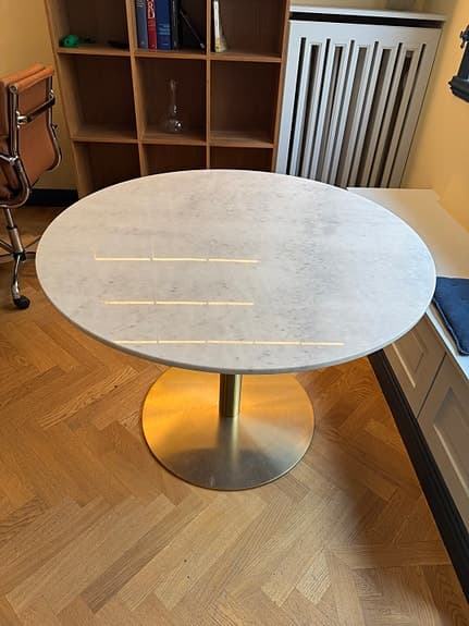 Actona matbord marmor och mässing