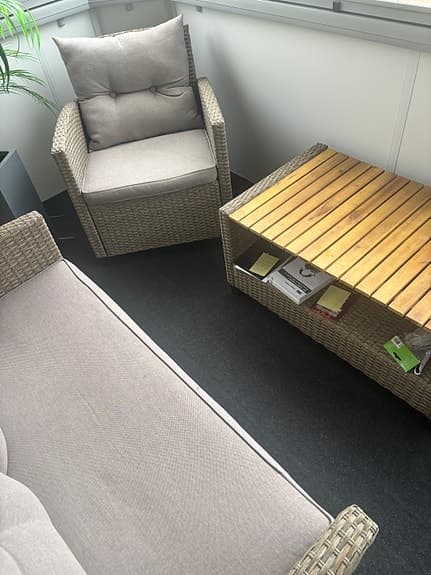 Utemöbelgrupp soffa fåtölj bord konstrotting beige träskiva