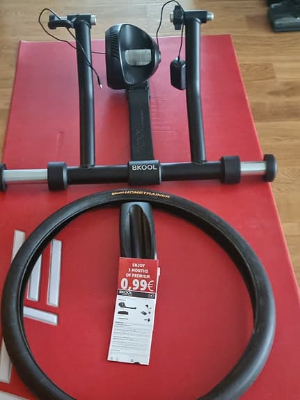 Bkool cykeltrainer med framhjulstöd