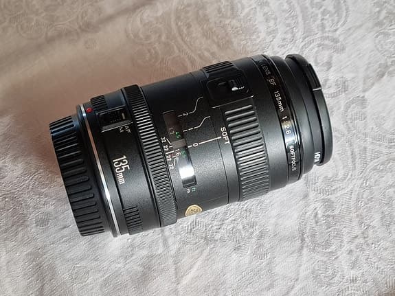 Canon EF 135mm 2.8 Softfocus objektiv med Hoya Skylight filter