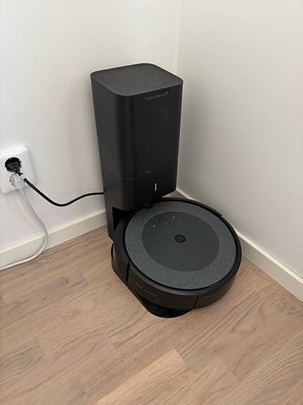iRobot robotdammsugare med självtömmande laddstation svart