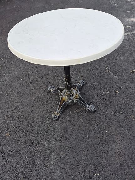 Trädgårdsbord i gjutjärn