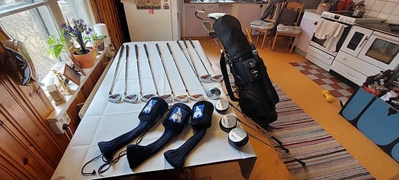 Spalding golfklubbor set med bag och vagn.