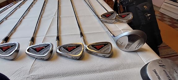 Spalding golfklubbor set med bag och vagn.