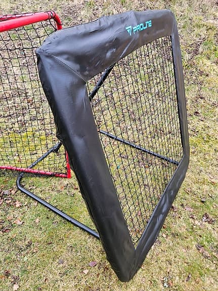 Fotbollstrainer och innebandymål.