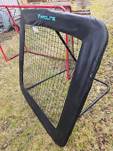 Fotbollstrainer och innebandymål.