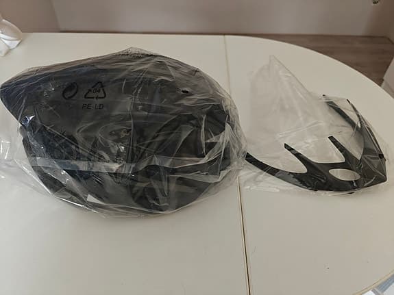 Cykelhjälm storlek 54-60cm oanvänd