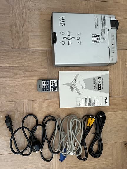 Projektor Plus U4-232