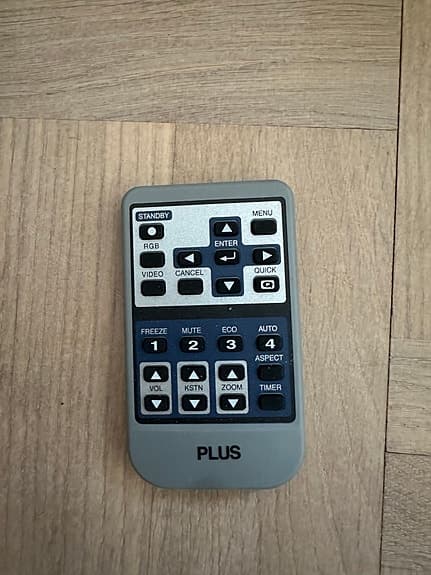 Projektor Plus U4-232
