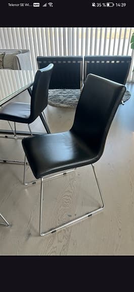 Matbordsstolar i skin