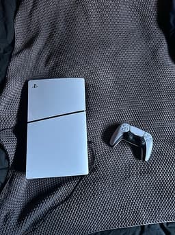 Sony Playstation 5 slim 1 tb lagring med handkontroll
