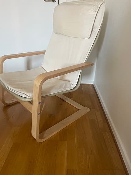 Två fina karmstolar med mera…