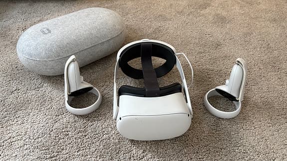 Meta Quest 2 VR‑headset 256Gb, Elitstrap, vit med handkontroller och fodral